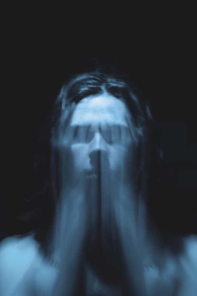 Le Mal Qui Dort En Silence Dans Ton Esprit